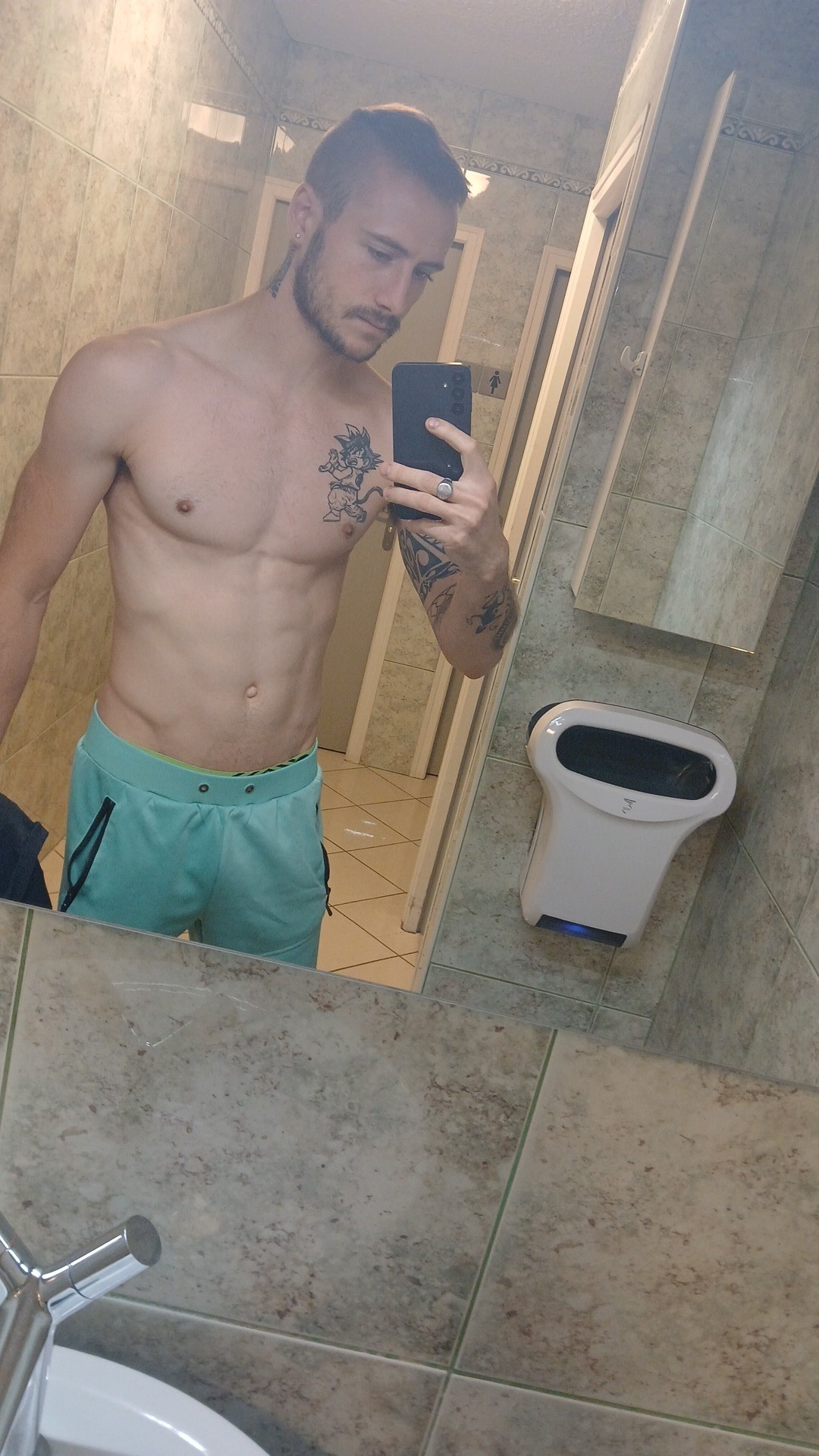 Neil - Amance - Aube | Rencontre gay
